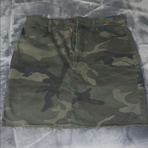 Camo Hollister skirt size 7, 28 waist